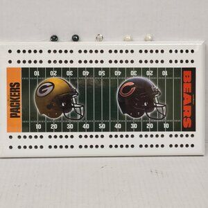 NFL - Chicago Bears - Green Bay Packers Cribbage Board, NEW